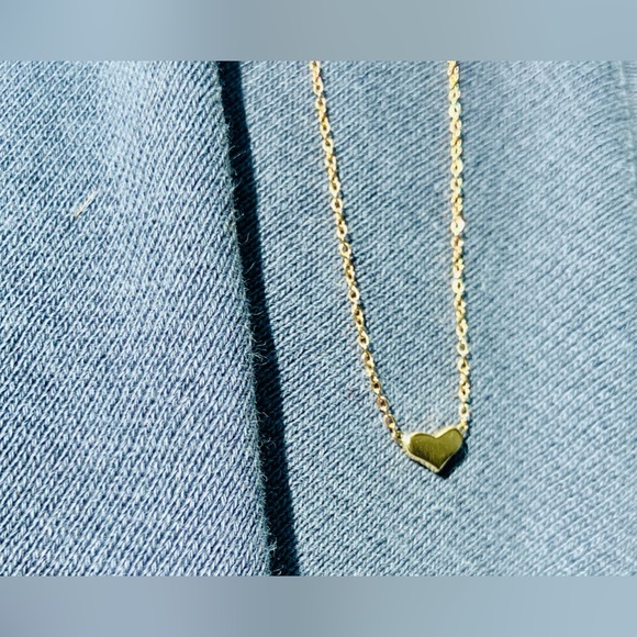 Solid 14k yellow gold heart necklace - Picture 4 of 15